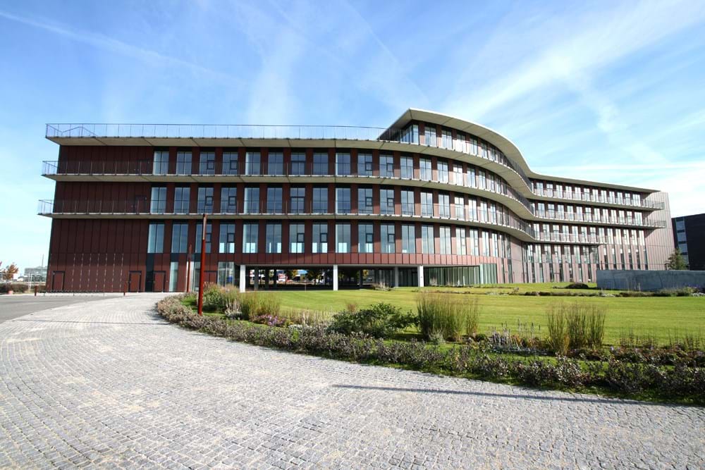 New building in Sydhavn, Copenhagen embelished with TECU copper plates.