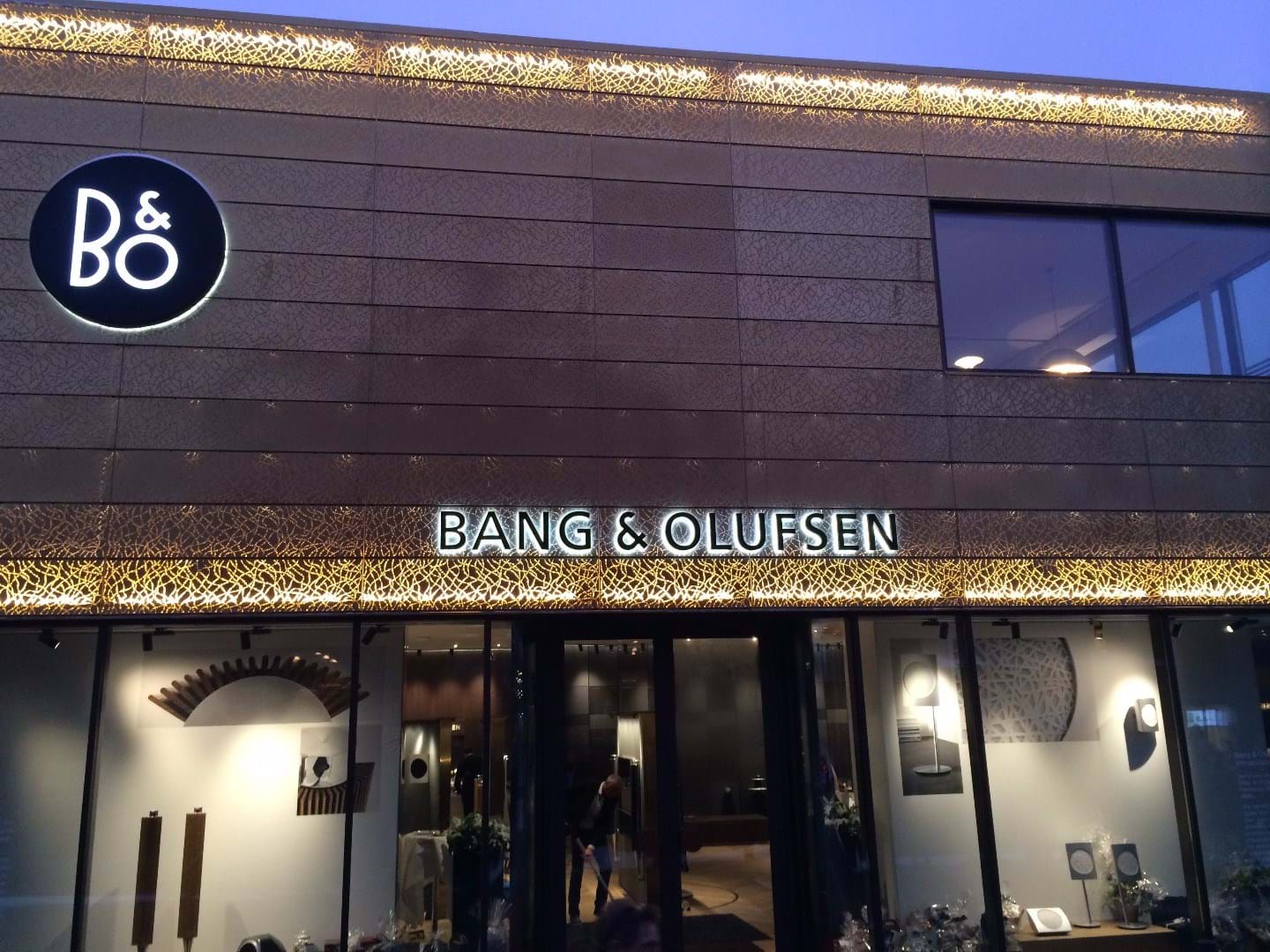 TECU Gold embelishing the facade of Bang & Olufsen shop in Herning, Denmark